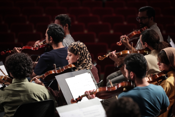 نخستین زنی که چوب رهبری ارکستر سمفونیک تهران را به دست گرفت