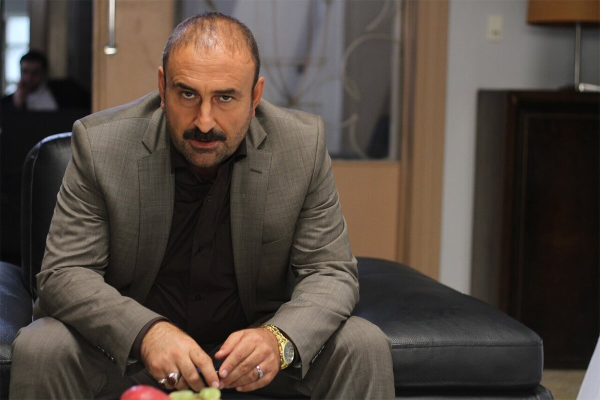 کنایه آقای بازیگر به مهران احمدی | در مراسم وداع با پیکر کارگردان سریال‌های خاطره انگیز تلویزیونی چه گذشت؟