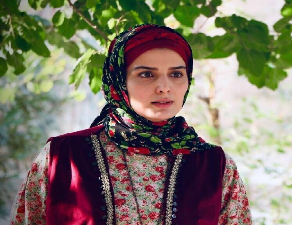 عکس | اشک‌های تلخ بازیگر سوجان: این آقا به من قصد دست‌درازی داشت