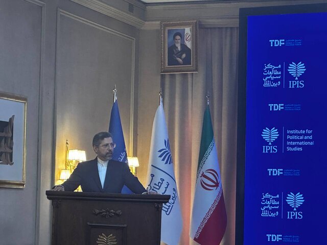 خطیب‌زاده: مذاکره با آمریکا در شرایط کنونی مذاکره مسلح خواهد بود