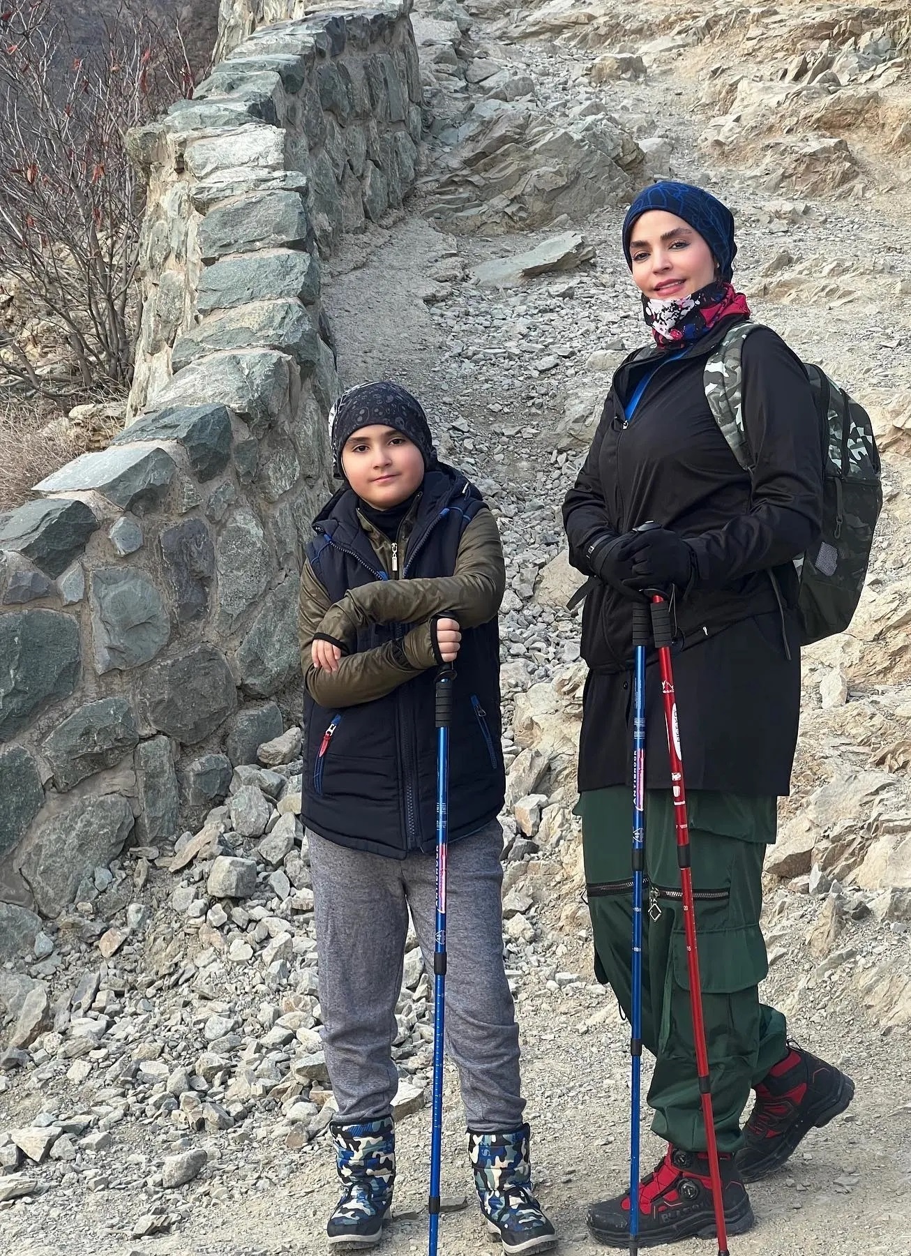 «مرضیه» سریال آوای باران در حال کوهنوردی با پسرش «مرضیه» سریال آوای باران در حال کوهنوردی با پسرش