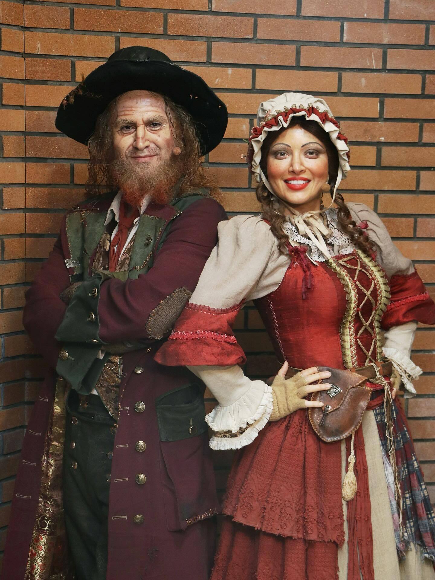 عکس/ پوشش هالیوودی بهنوش طباطبایی و هوتن شکیبا در پشت صحنه تئاتر الیورتوئیست