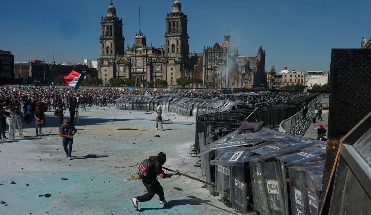 اعتراضات مکزیک به خشونت کشیده‌ شد