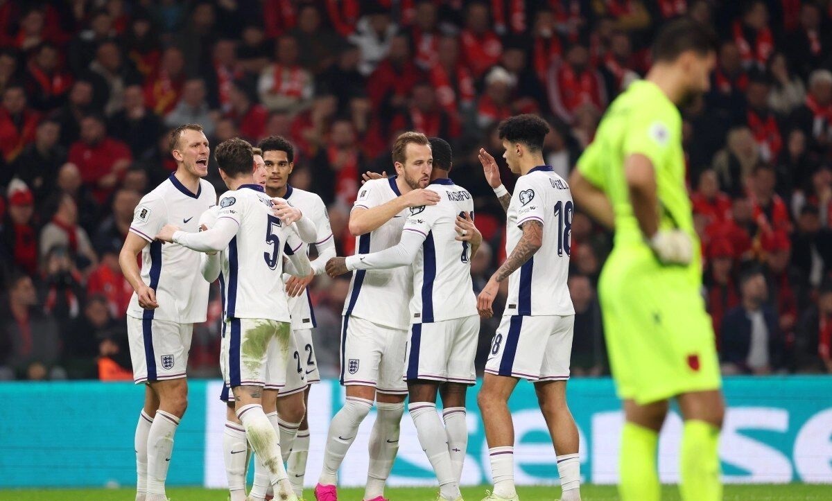 یاسر آسانی و یاران، لقمه آسانی برای انگلیس بودند!