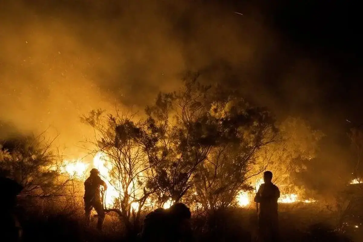 برای مهار آتش الیت به هلیکوپتر و پایگاه‌های محلی نیاز داریم