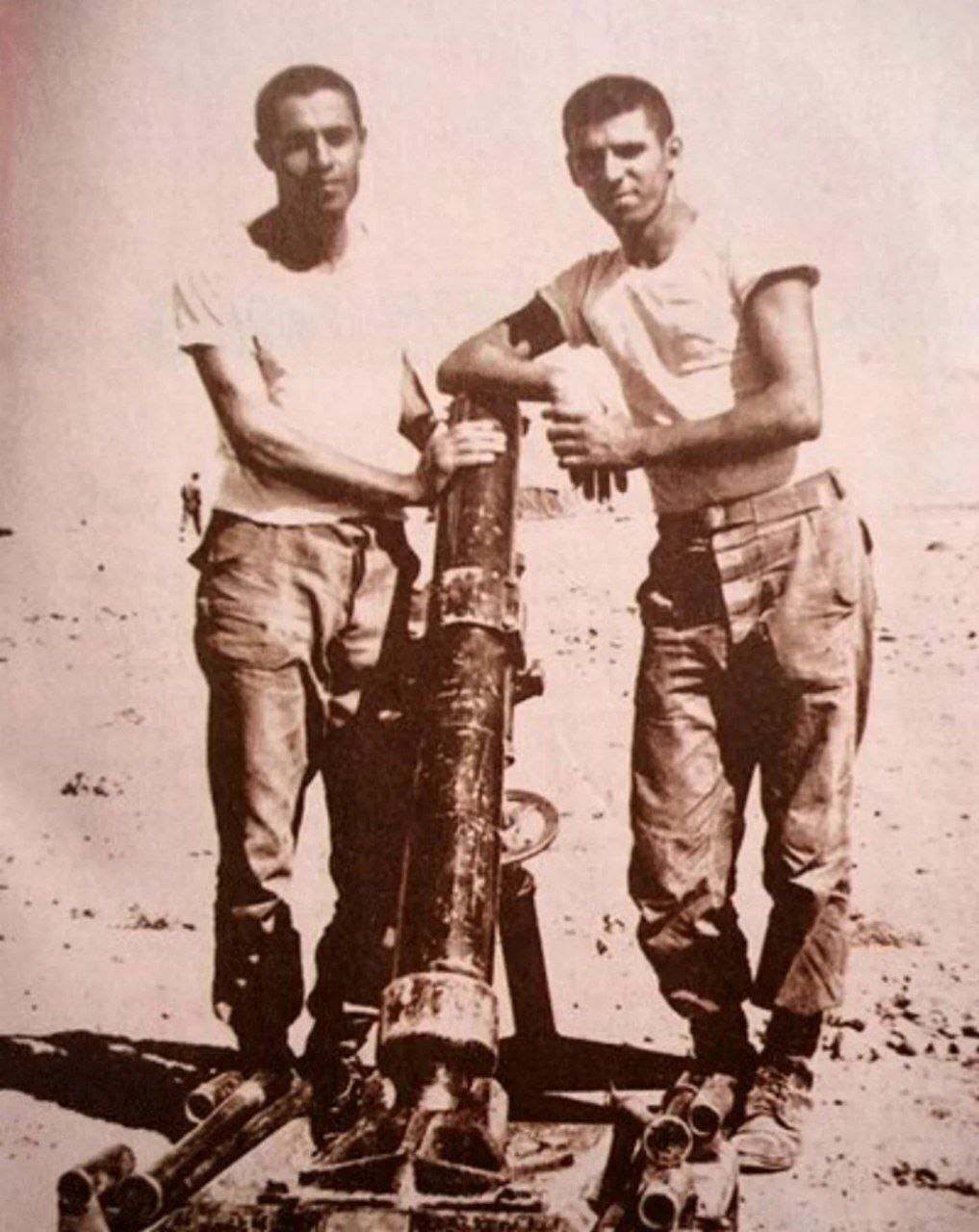 خسرو شکیبایی در زمان خدمت سربازی در سال ۱۳۴۱