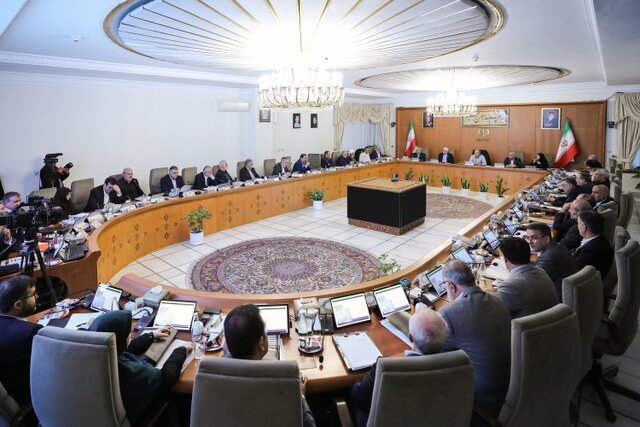 توضیح پزشکیان درباره پرداخت حقوق مدیران و کارمندان