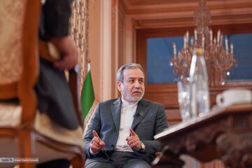 عراقچی: با آژانس درباره تاسیسات هسته‌ای بمباران شده تعامل نمی‌کنیم