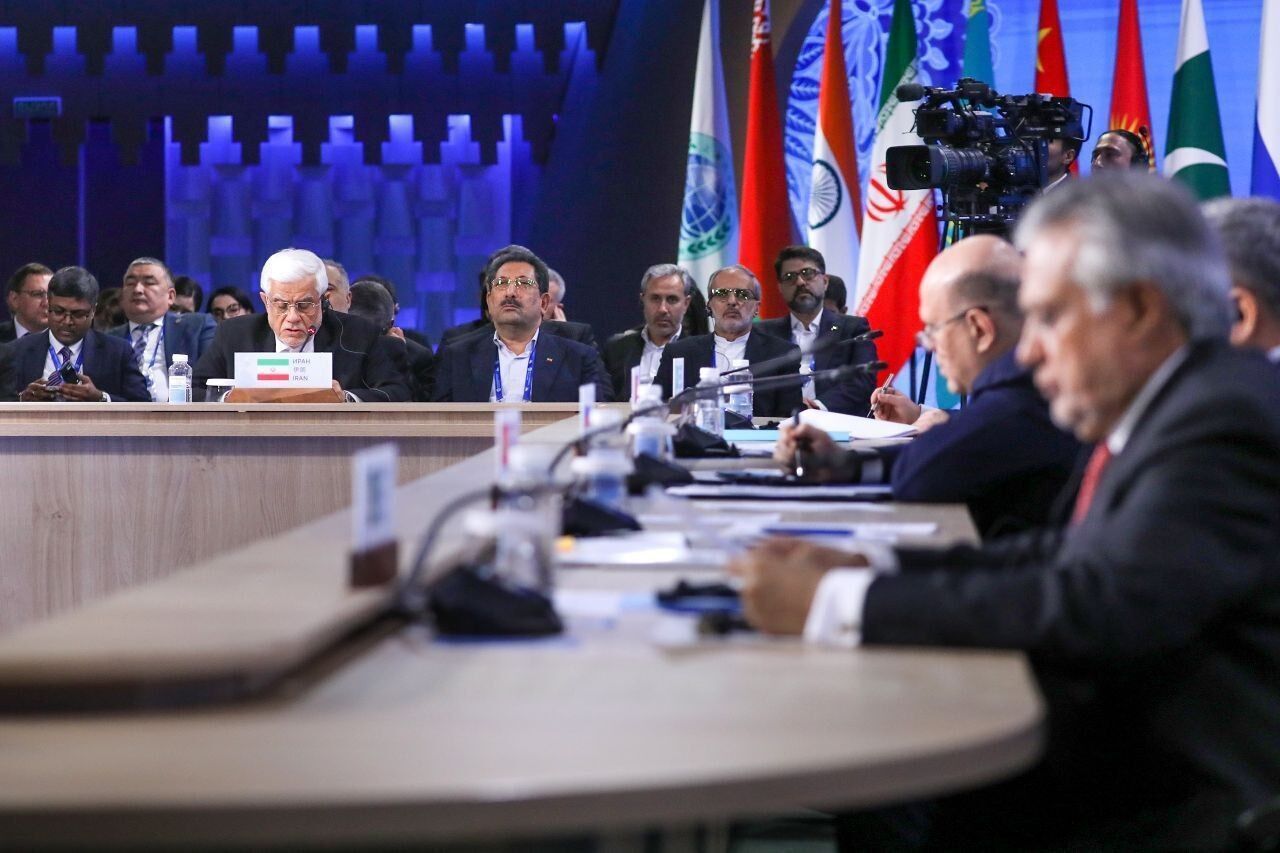 عارف: تفکرات خانواده شانگهای به ایران نزدیک است