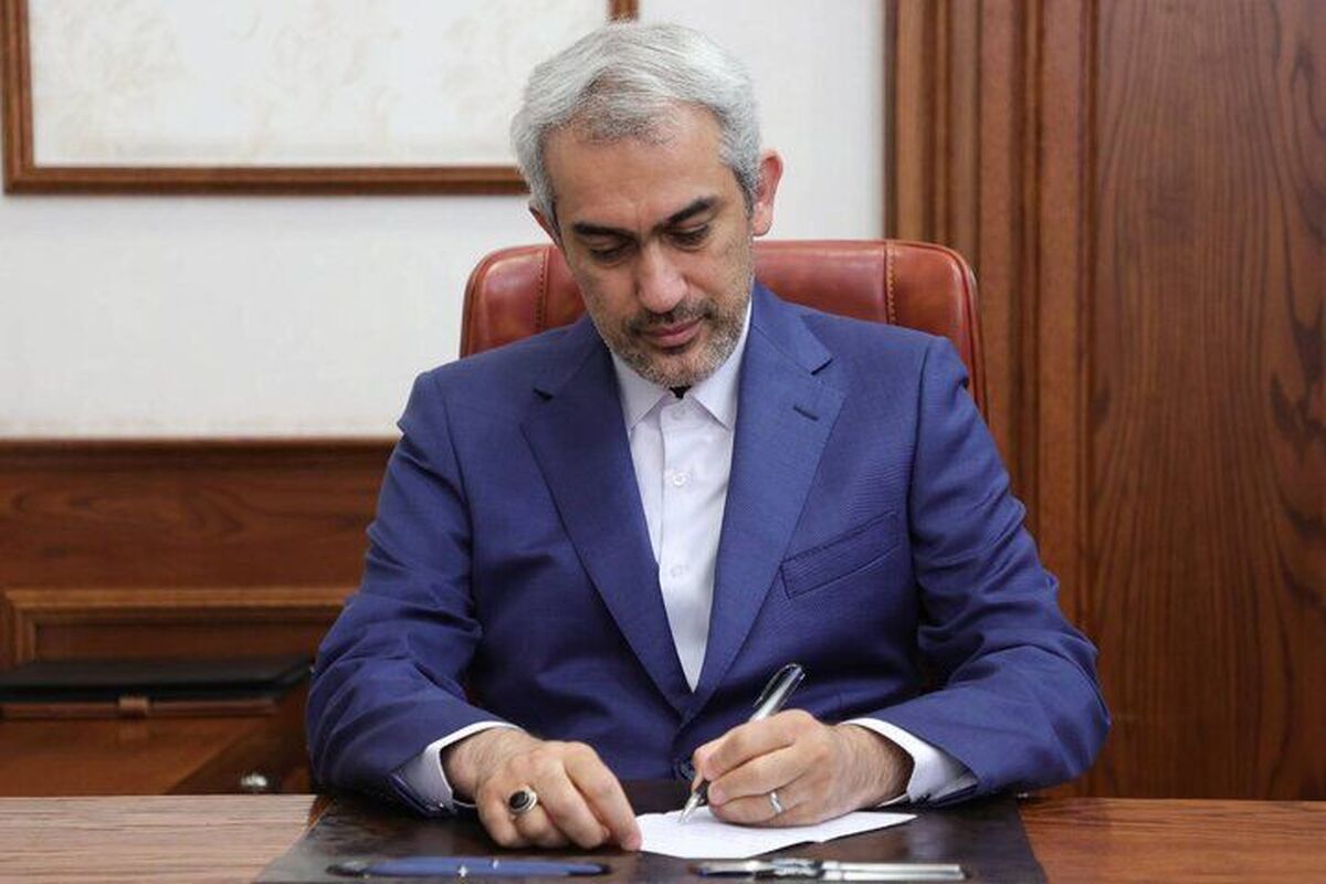وزیر اقتصاد برنامه رشد عدالتمحور را ابلاغ کرد