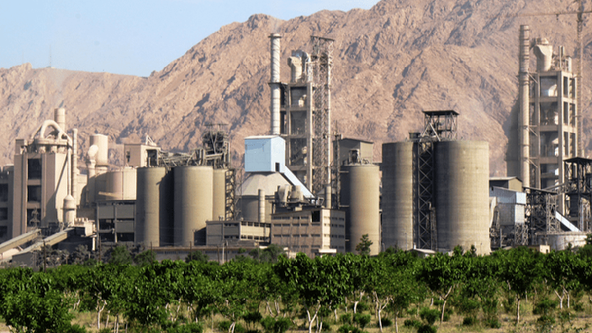 کارخانه سیمان تهران آب ۸۰ هزار نفر را میبلعد