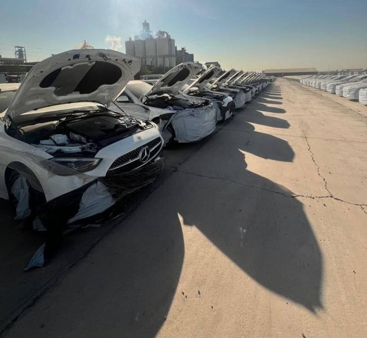 بزرگترین محموله خودروهای بنز طرح جانبازان وارد ایران شد+ عکس