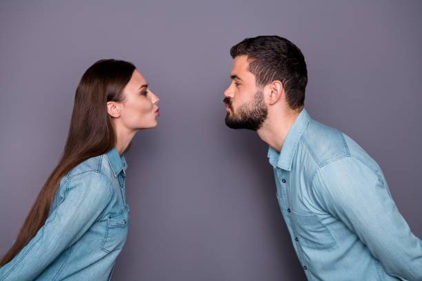 تاریخ اولین بوسه به حدود ۲۱ میلیون سال قبل بازمی‌گردد