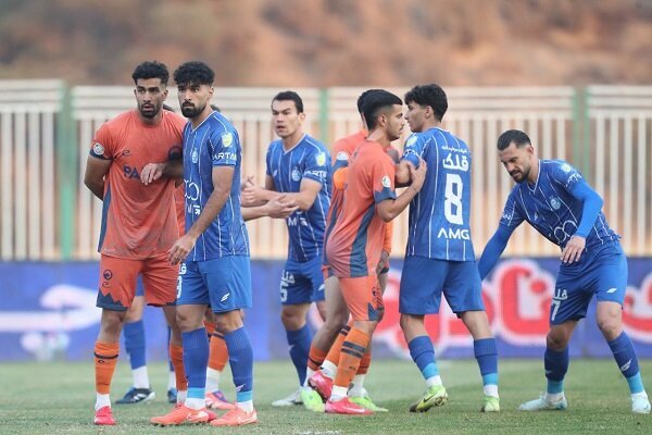 پادیاب پیروز نیمه اول دیدار با استقلال/ VAR به نفع و علیه آبی ها شد