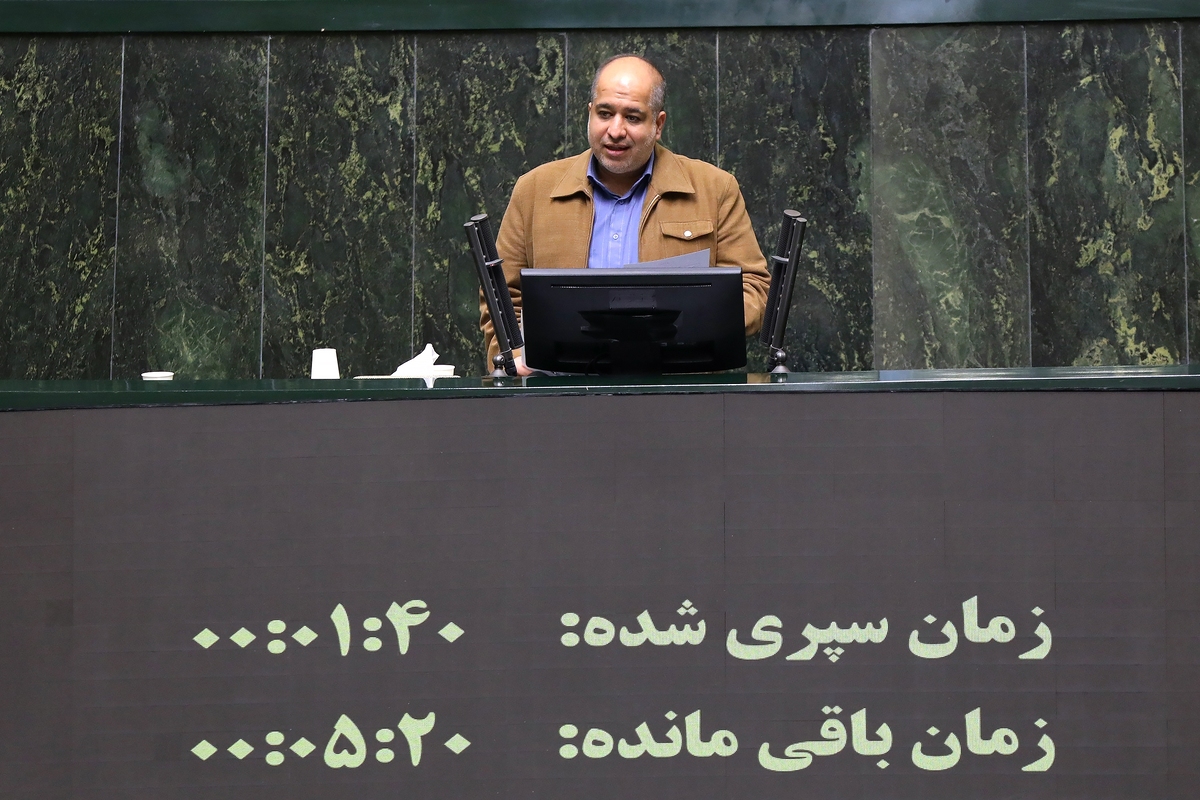 استخدام عضو دولت در پتروشیمی با حقوق ۲۰۰ میلیونی؟ | واکنش احمدنیا به ادعای خضریان؛ شکایت میکنم تا ثابت کنی!