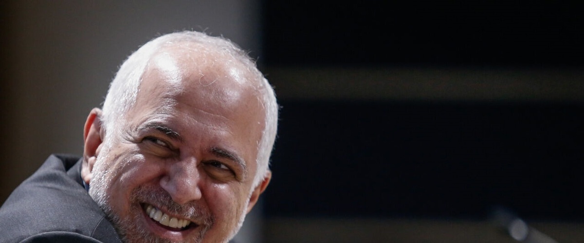 ظریف: آمریکا باید توهم را کنار بگذارد تا تفاهم امکانپذیر شود / شیفتگی نسبت به شرق و غرب خطرناک است