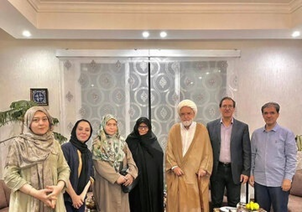 کروبی: برخی در مجلس برای پوتین یقه پاره میکنند