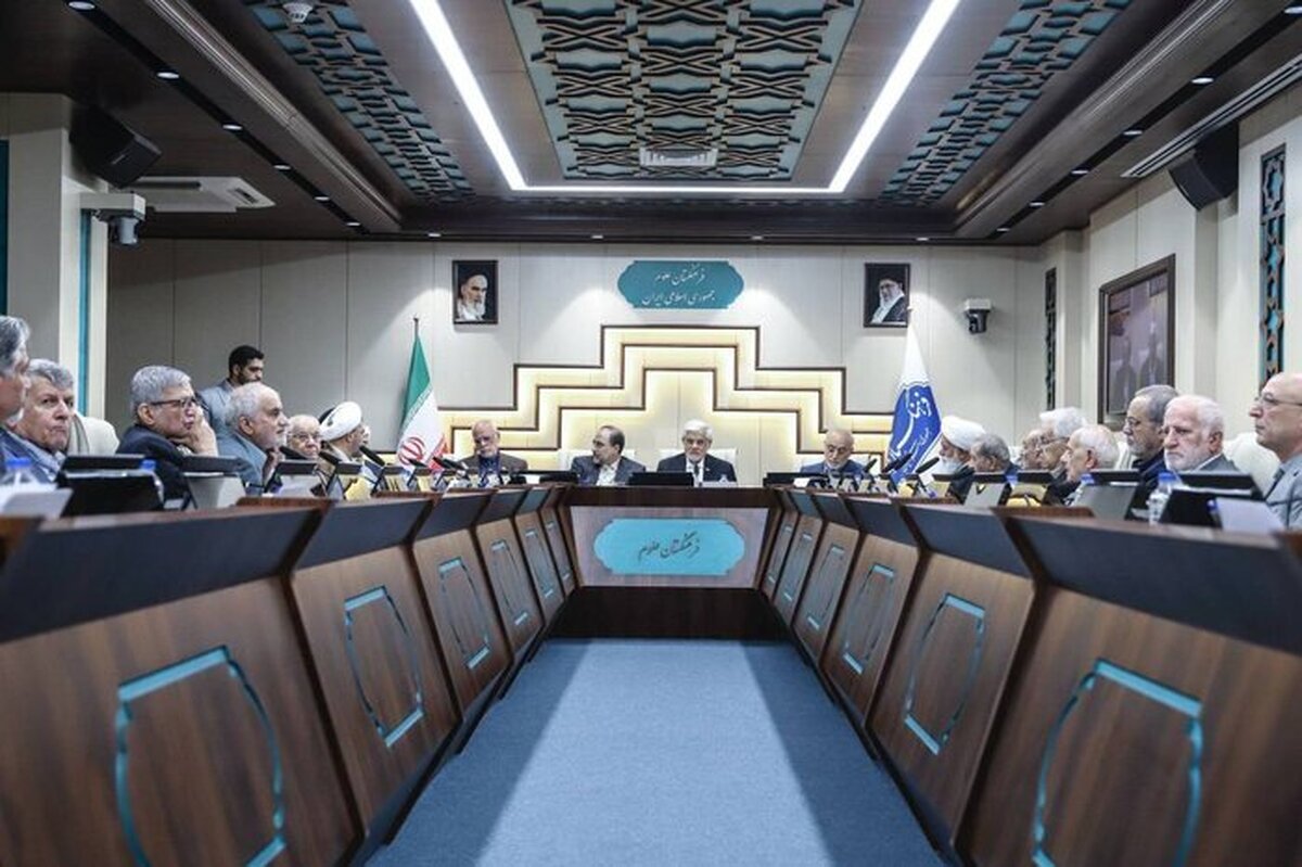 عارف: کشور از قطع روابط علمی با جهان ضرر میکند