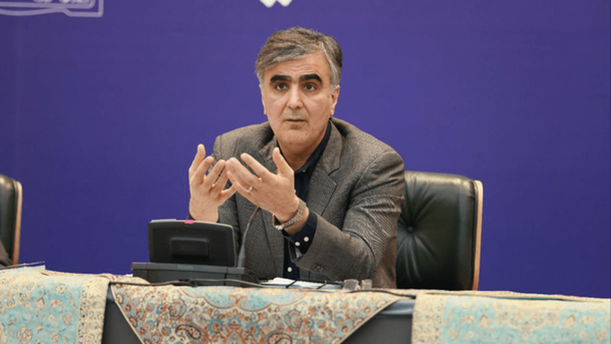 فرزین: نمی‌دانم چرا موسسه ملل ۳۰۰ شعبه دارد