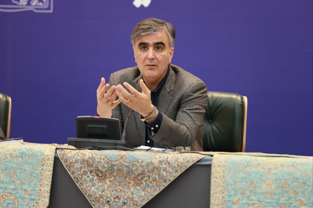 فرزین: سهامداران اصلی بانک‌ها شفاف نیستند