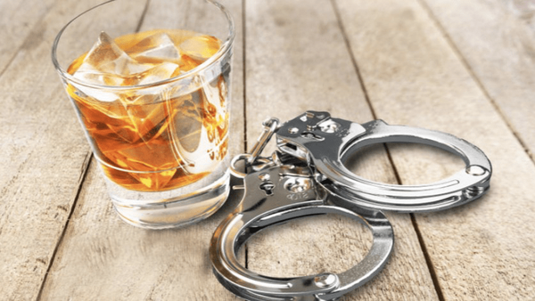 ۷ بازیگر مشهور با ۳۸ لیتر مشروب دستگیر شدند