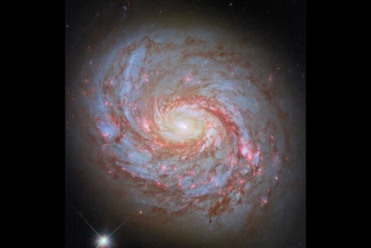 عکس روز ناسا از یک کهکشان مارپیچی با مرکز فعال