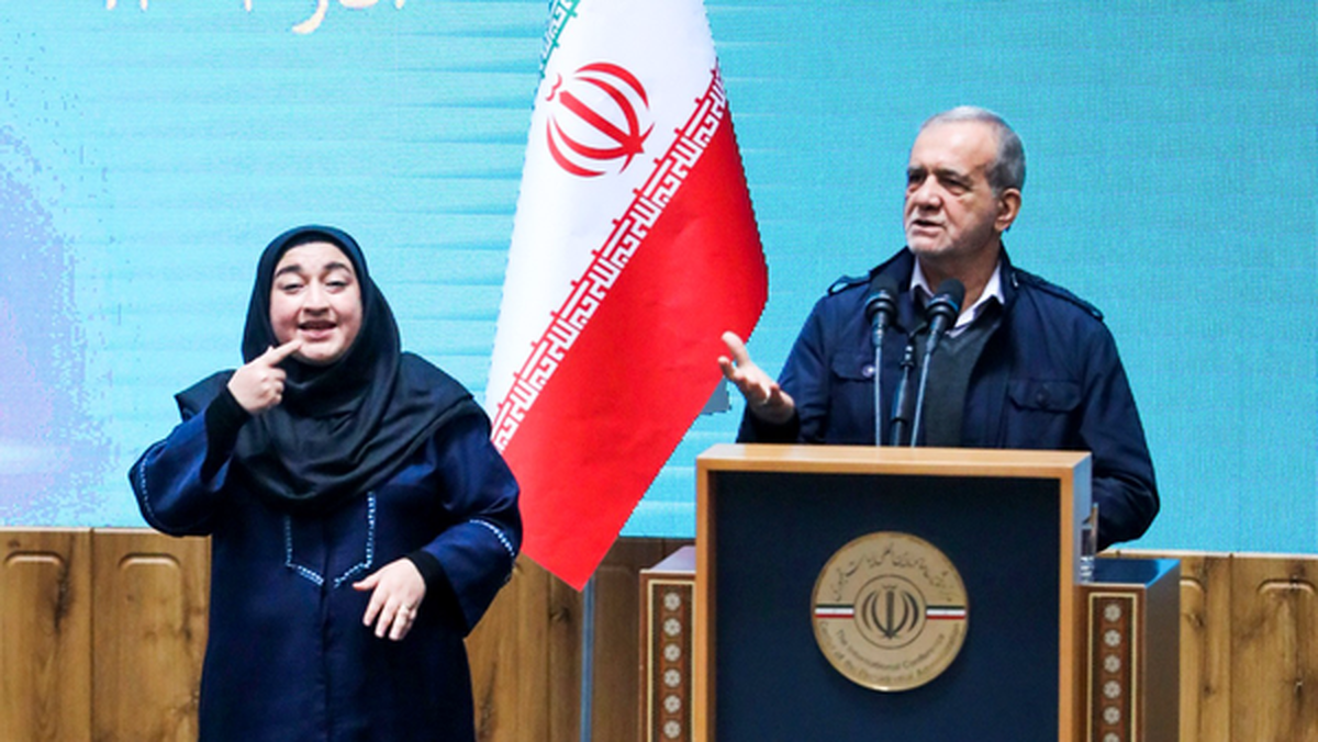 پزشکیان: دولت چهاردهم، مشکلات کشور را «معدن طلا» می‌داند