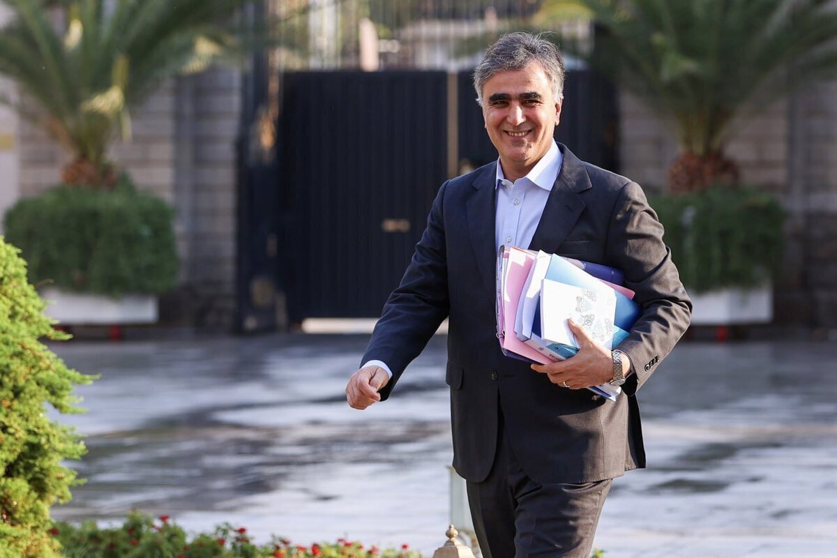 انتقاد روزنامه جمهوری اسلامی از رئیس کل بانک مرکزی