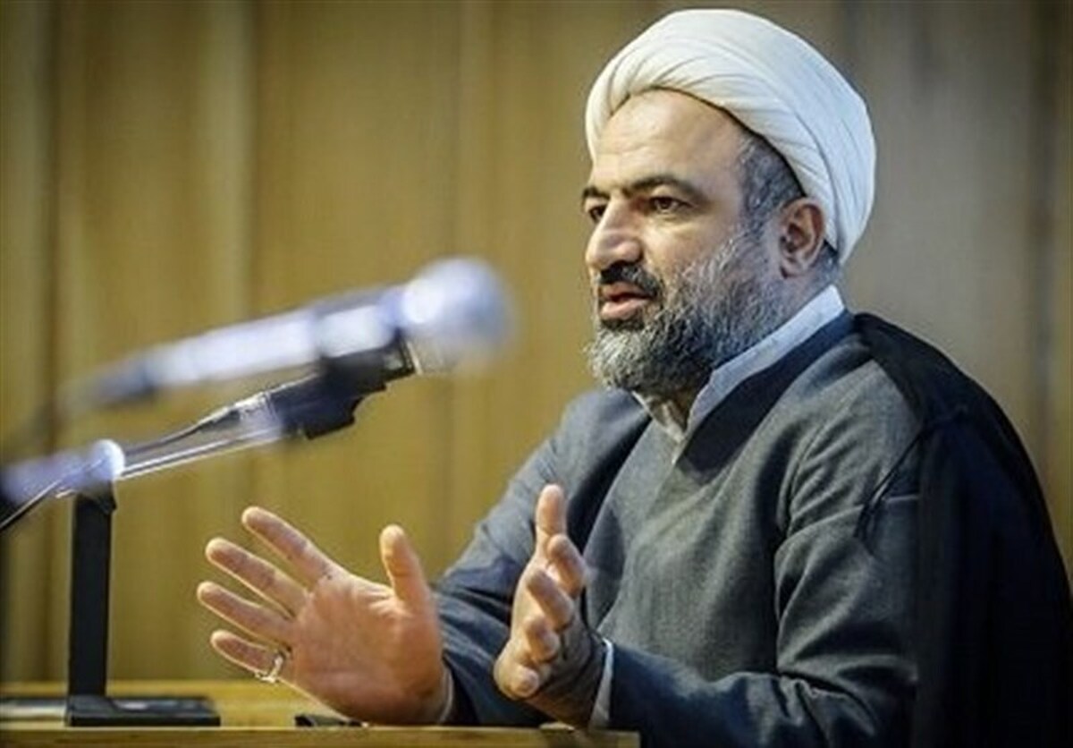 رسایی در مجلس: انتصاب عارف غیرقانونی است