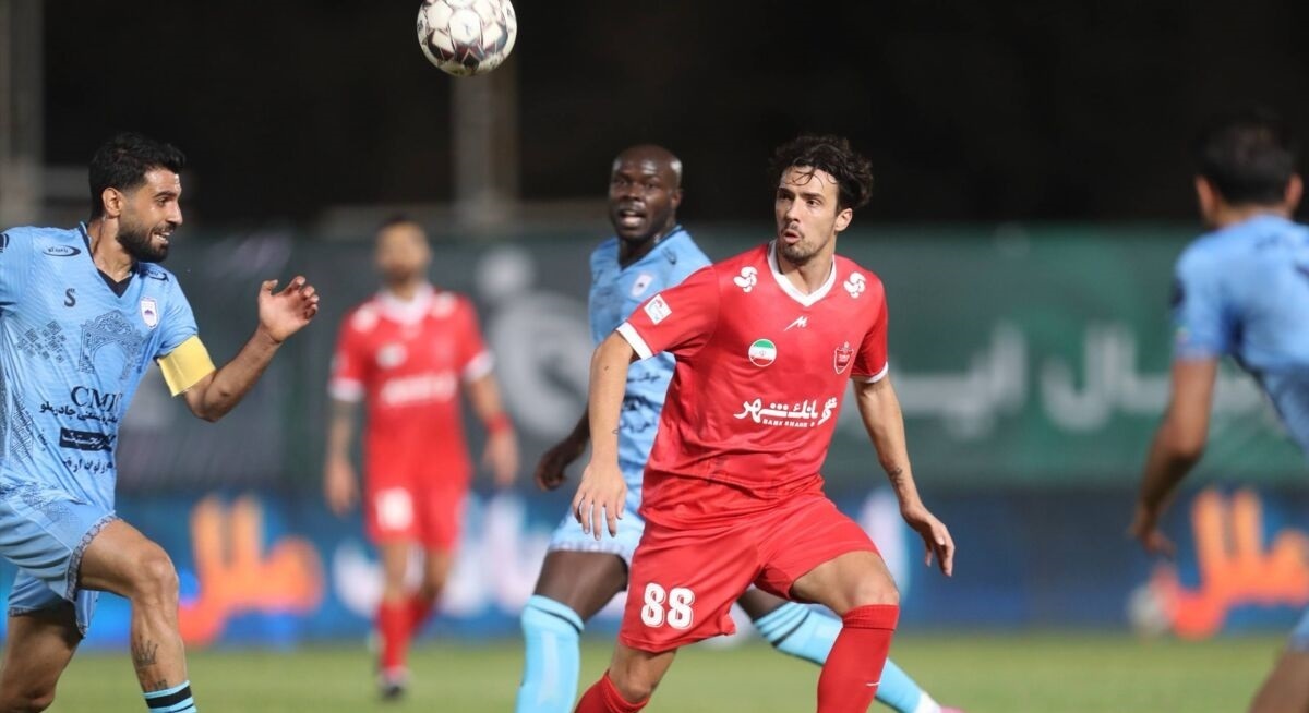 دو مسافر مرموز در هواپیمای پرسپولیس/ تکلیف بازیکنان مصدوم سرخ‌ها روشن شد 