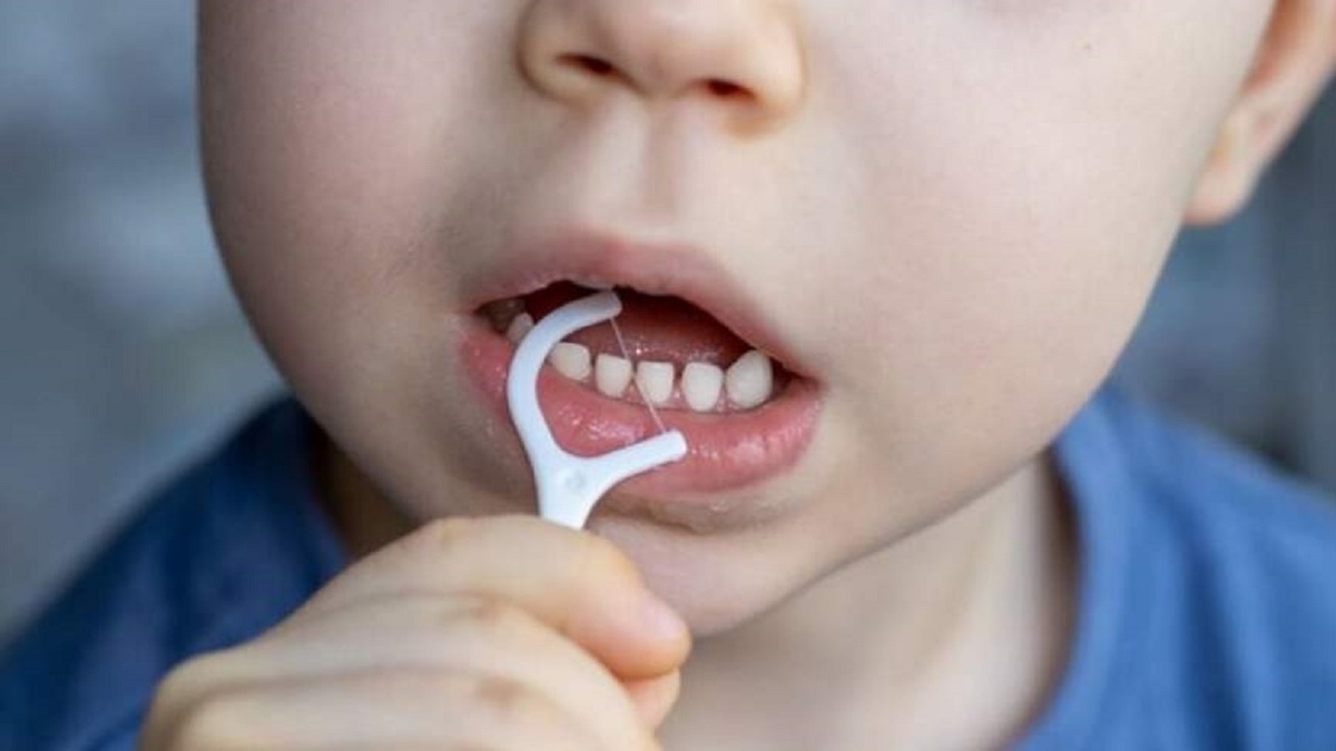 ارتباط عجیب نخ دندان کشیدن با سلامت مغز کشف شد