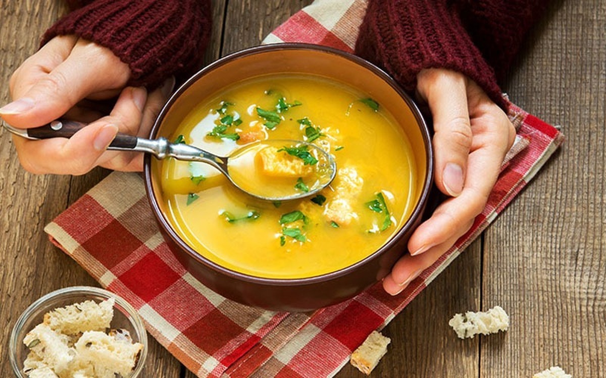 غذا‌های گرم و رطوبت‌رسان، خشکی پوست و افسردگی فصلی را کاهش می‌دهند