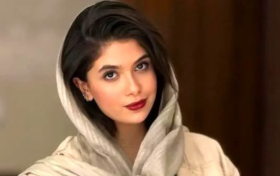 عکس/ تیپ و استایل نفس بازغی در پشت صحنه یک تئاتر