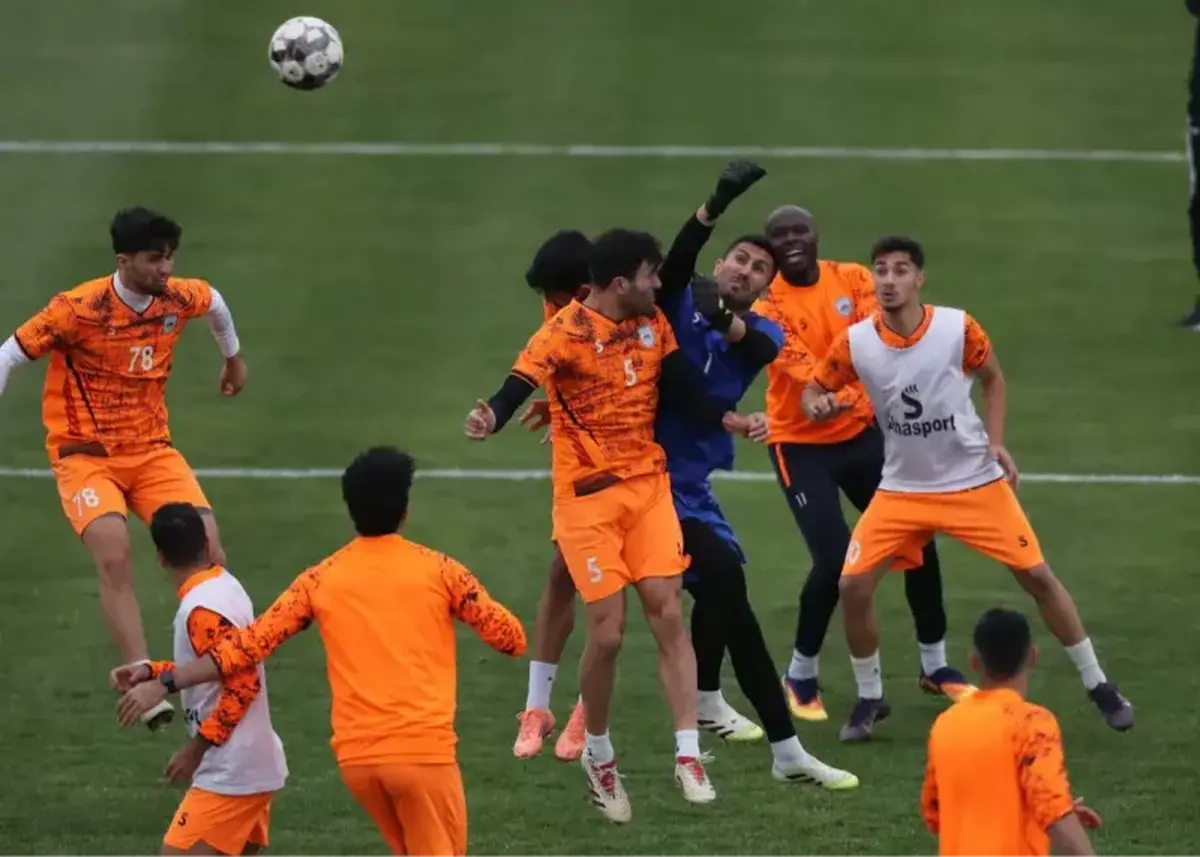 چادرملو رتبه استقلال را هدف قرار داد