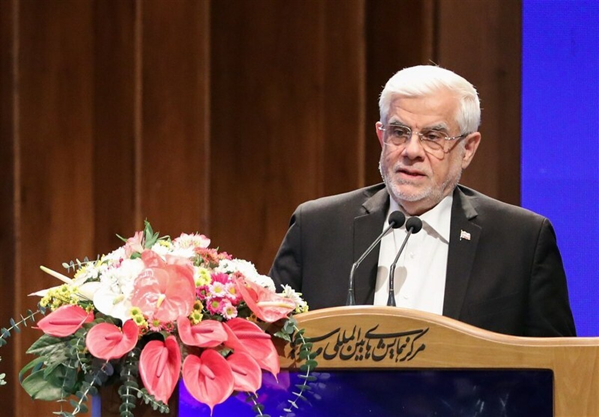 عارف: برخی اختیارات به دانشگاه‌ها بازگردانده شود