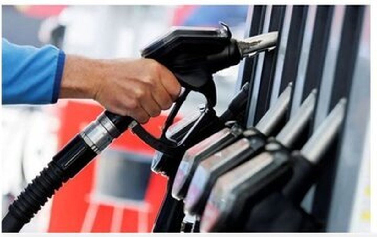 ریزش ارزش پول ملی/ با ۷۰ هزار تومان دهه شصت خودرو می‌خریدند الان یک لیتر بنزین سوپر!