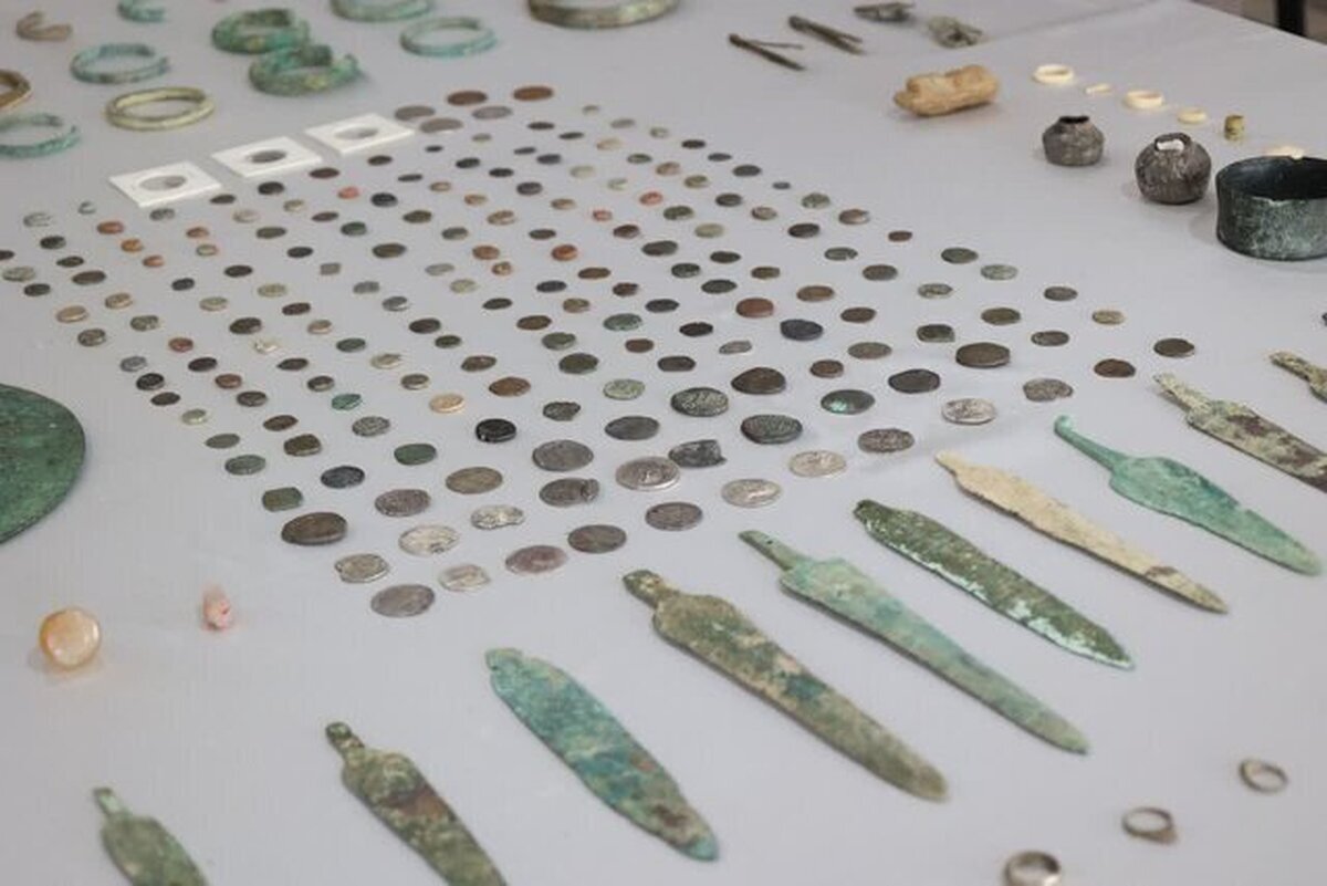 کشف ۴۰۰ عتیقه از دورههای اشکانی، ساسانی و اسلامی در سنندج