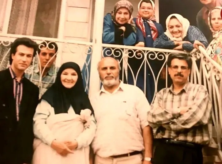 دانیال حکیمی در ۳۳ سالگی کنار «پروین سلیمانی و شهلا ریاحی»