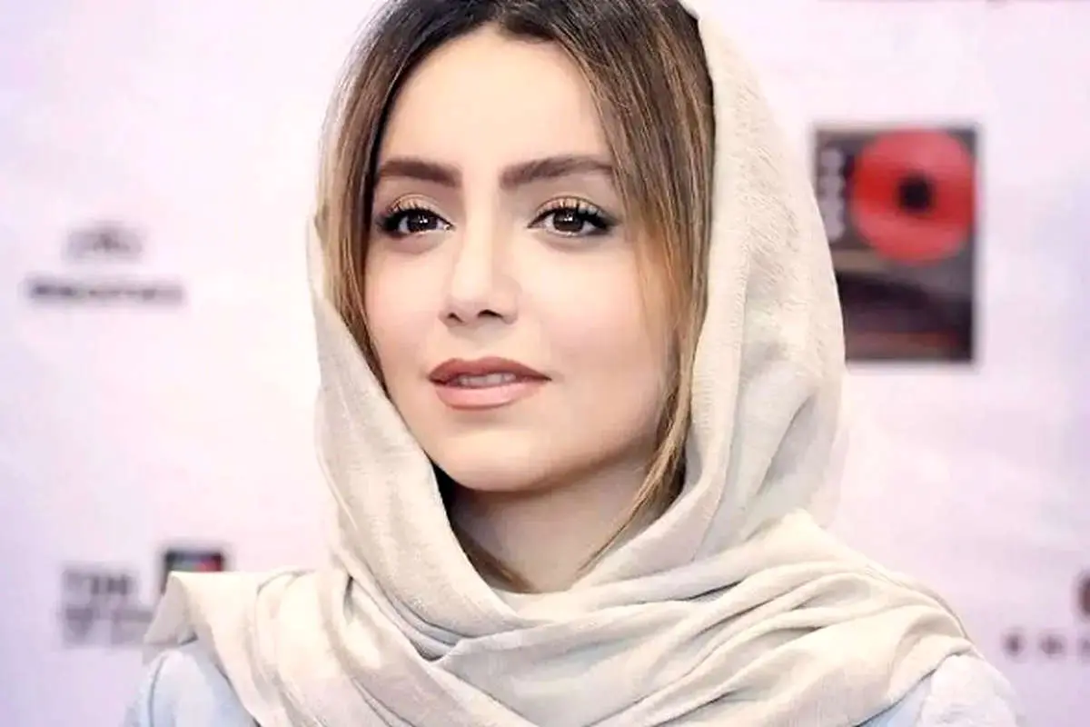 عکس/ پوشش متفاوت نازنین بیاتی در نمایشگاه «چهارسوی خیال»