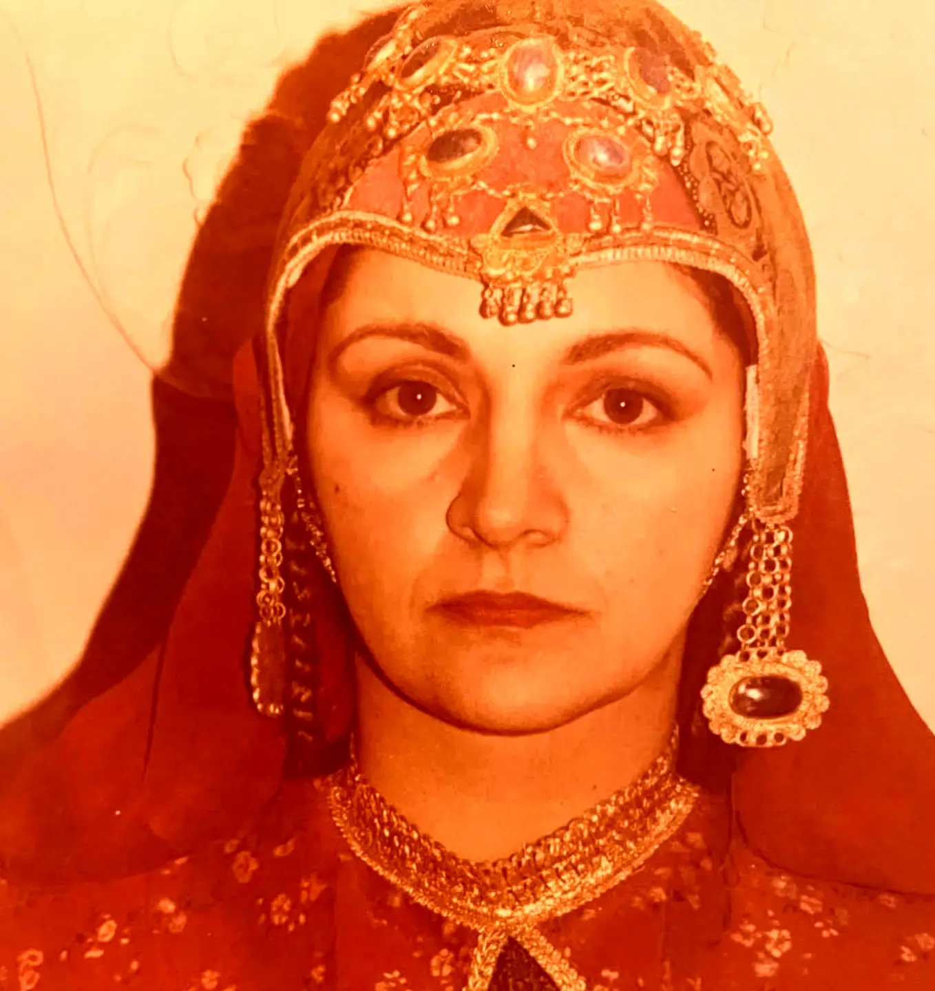 عکس/ چهره جوان گلاب آدینه ۲۹ ساله در اولین تجربه تلویزیونی