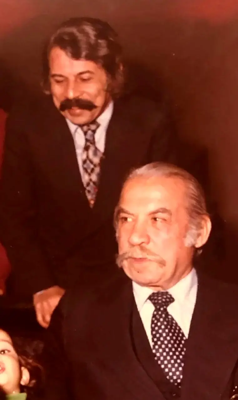 عکس/ تصویری خاطرهانگیز از داوود رشیدی ۴۲ ساله کنار پدرش عکس/ تصویری خاطرهانگیز از داوود رشیدی ۴۲ ساله کنار پدرش