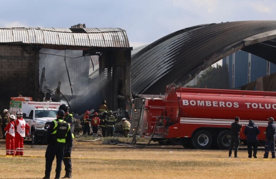 سقوط یک هواپیمای در مکزیک/ تاکنون جسد ۷ نفر پیدا شده