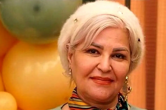 عکس/ چهره جوانِ اکرم محمدی در جشن تولد منوچهر نوذری سال ۱۳۷۳