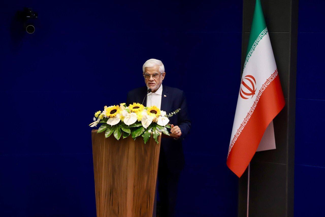 عارف: نادیده گرفتن حقوق مردم نابخشودنی است