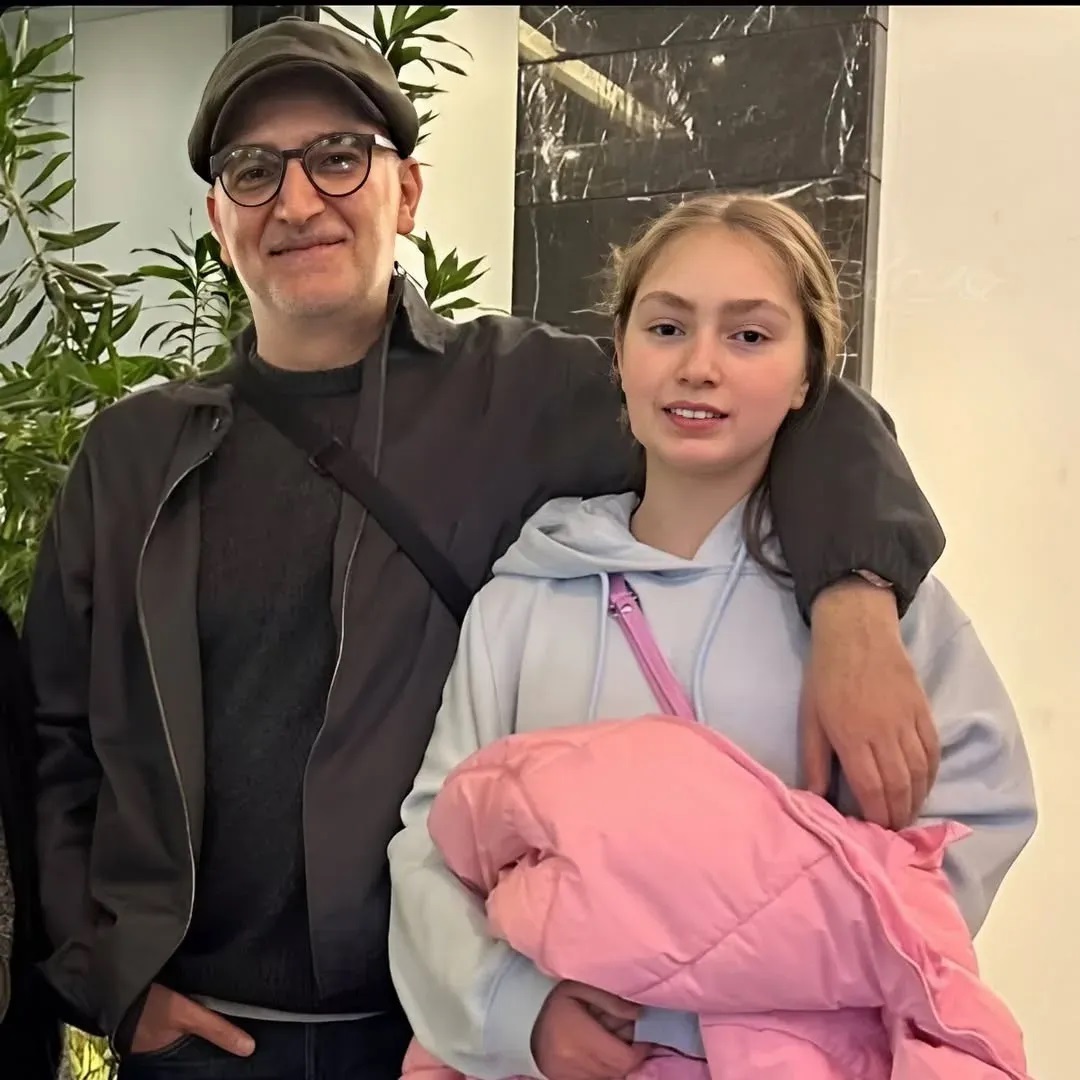 تصویری کمتر دیده‌شده از بیژن بنفشه‌خواه و دخترش