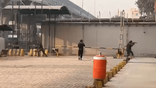 انفجار انتحاری و حمله مسلحانه به مقر نیروهای مرزی پاکستان