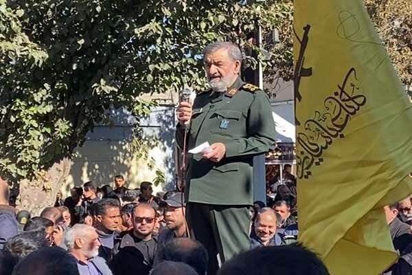 محسن رضایی: حزب الله در خویشتنداری خود برابر حملات اسرائیل تجدید نظر کند