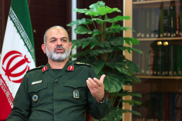 سردار وحیدی: جرات ندارند حزب الله را خلع سلاح کنند