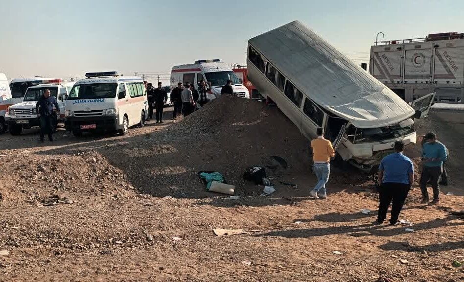 تصادف مینی‌بوس در گرمسار / ۱۱ دانش‌آموز مصدوم شدند