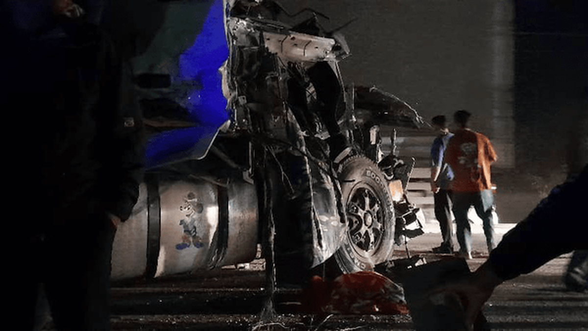 تصادف زنجیره‌ای ۱۲ خودرو در محور شوش ـ اهواز با ۱۶ مصدوم و فوتی